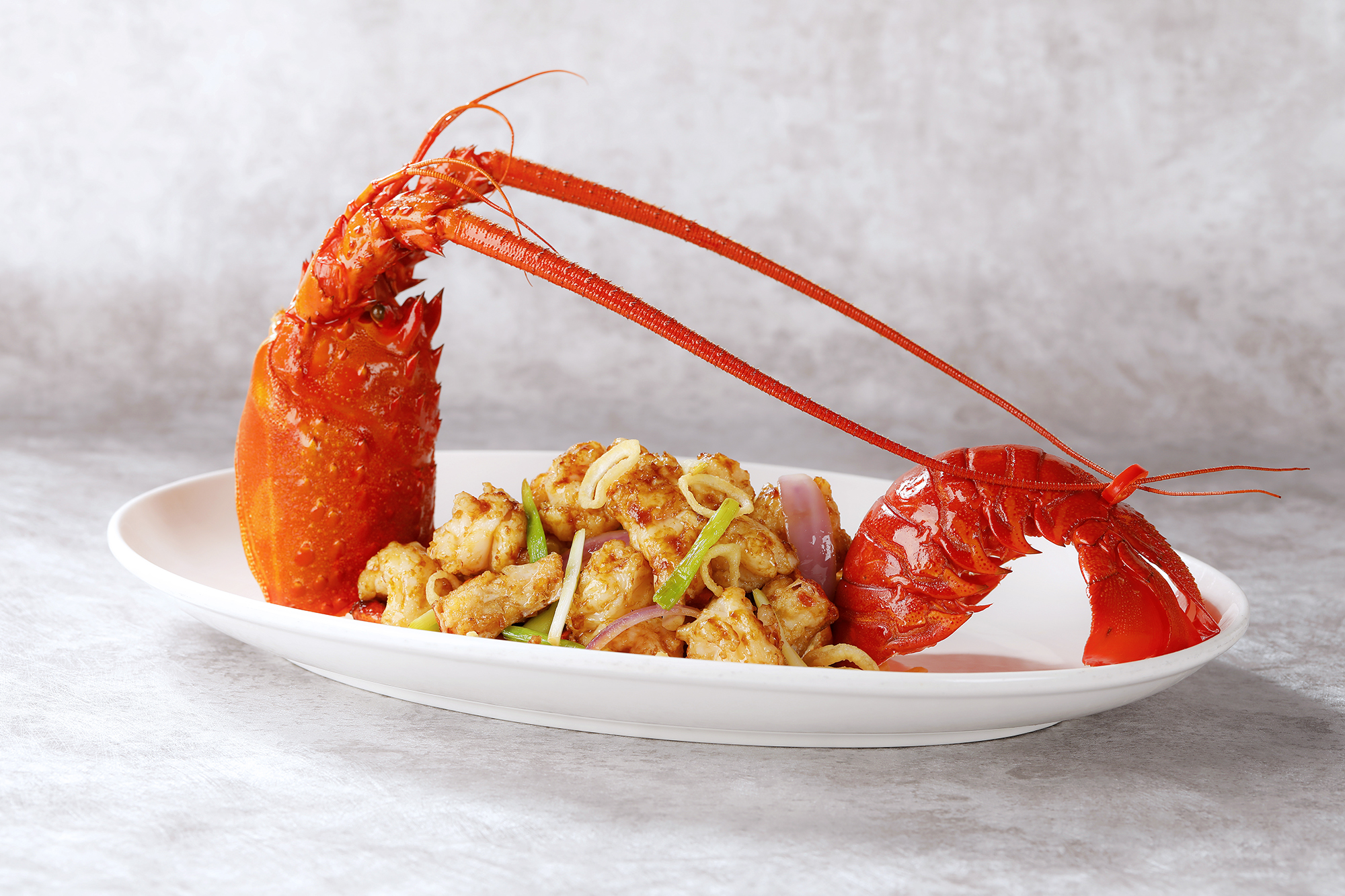 tlhak-tang-court-stir-fried-fresh-lobster-with-onions-and-shallots.jpg