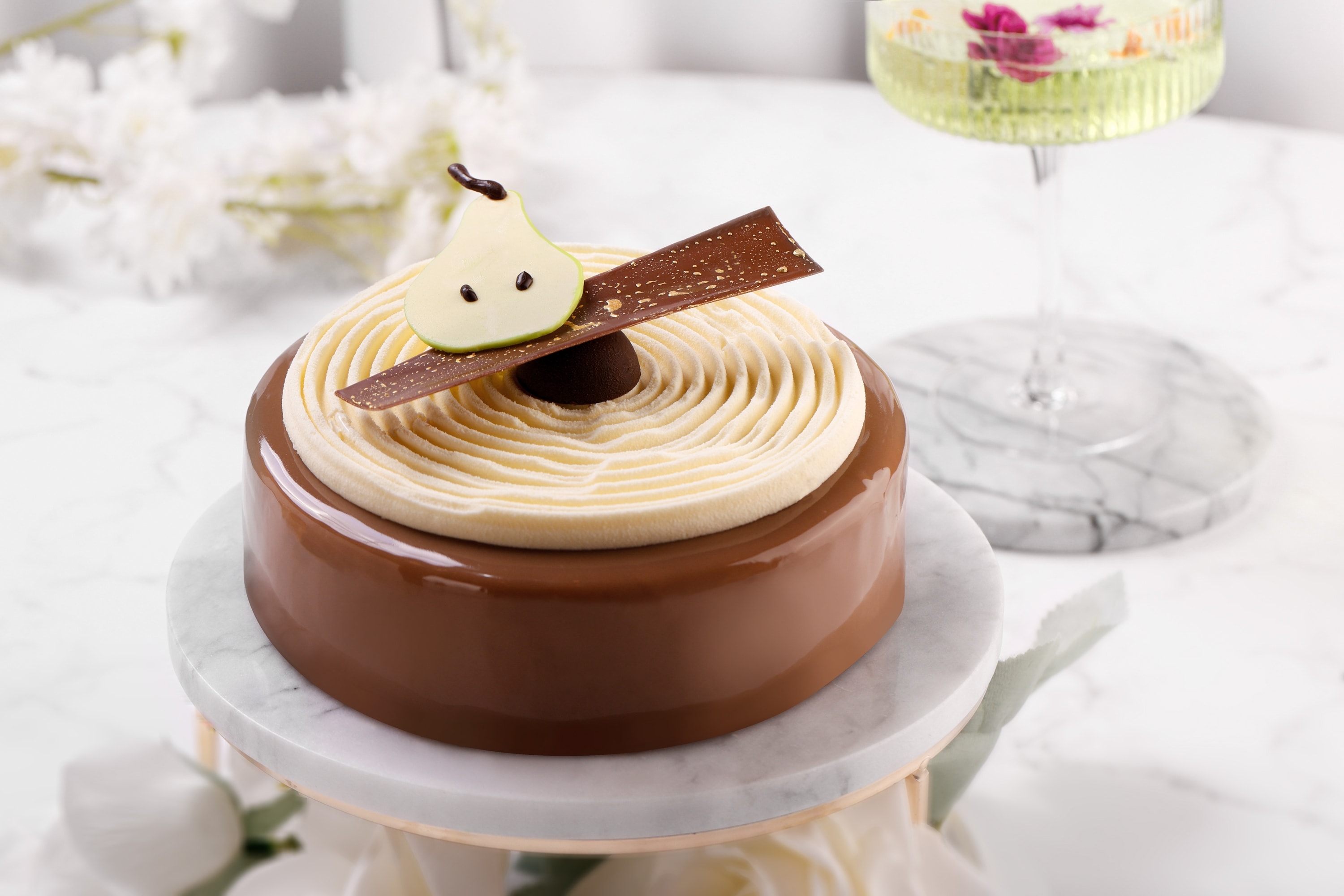 tlhkg-dining-earl-grey-and-pear-chocolate-mousse-cake.jpg