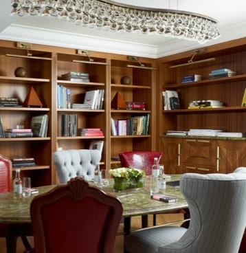 賓客可在朗廷會行政酒廊免費使用圖書閣會議室*2小時。這個寧靜雅緻的空間適合舉行私人會議及聚會。