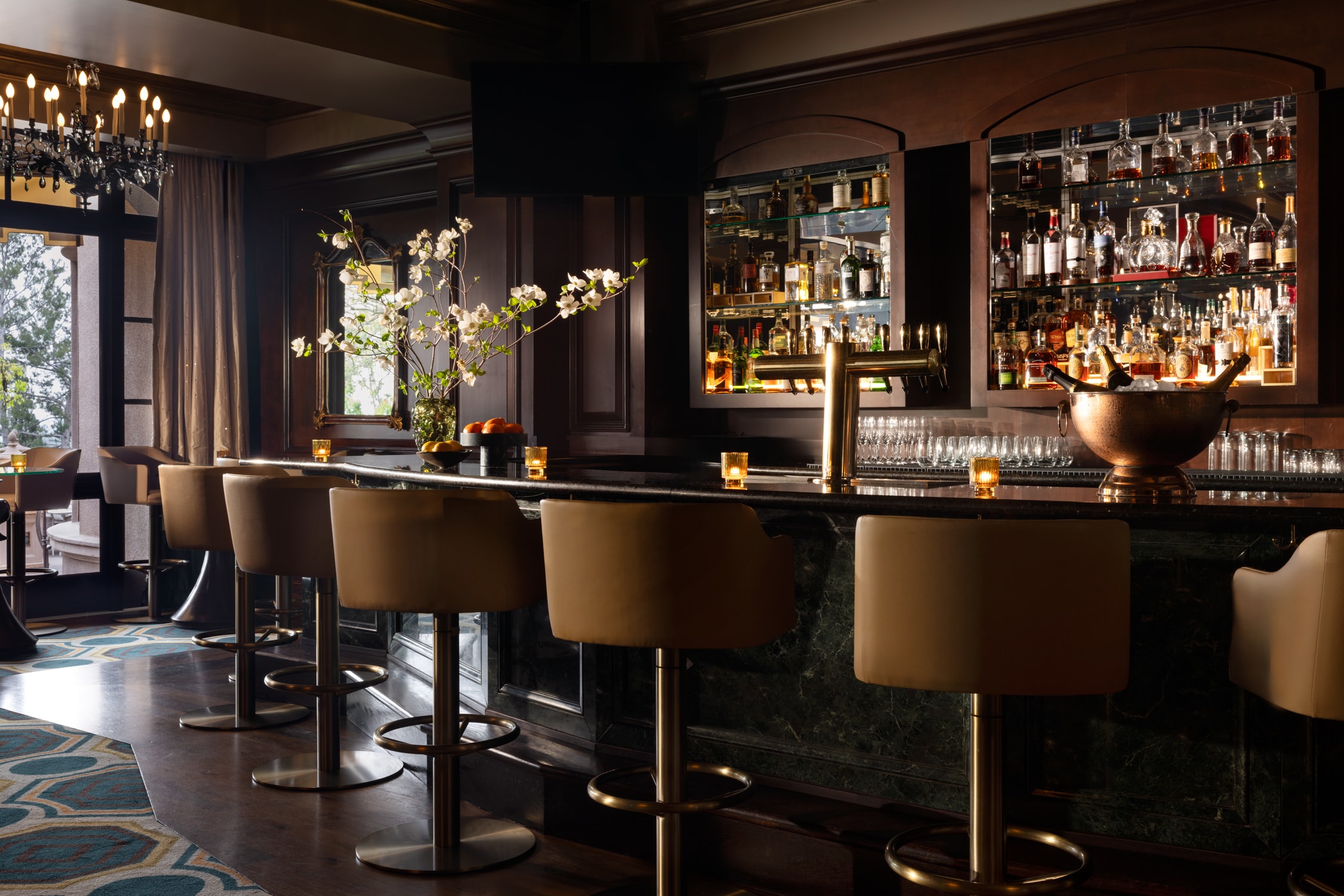 The Tap Room cocktail bar is a nod to the original hotel bar which opened in the 1930s - enjoy cocktails, wine and elevated bar bites.