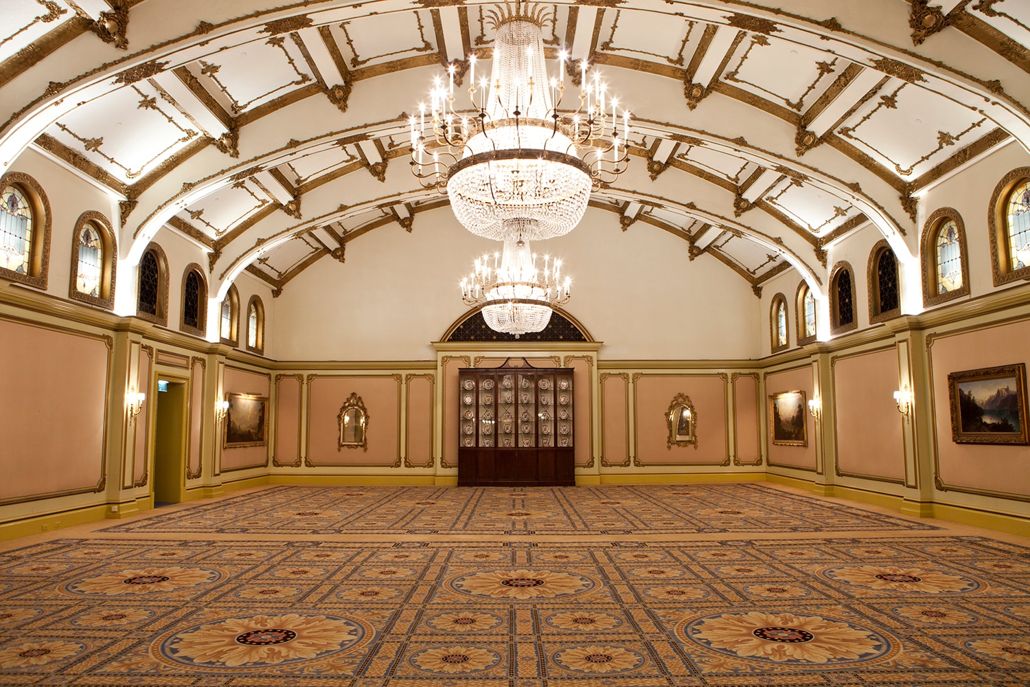 The Georgian Ballroom  is a historic, elegant setting for both meetings and wedding receptions.
