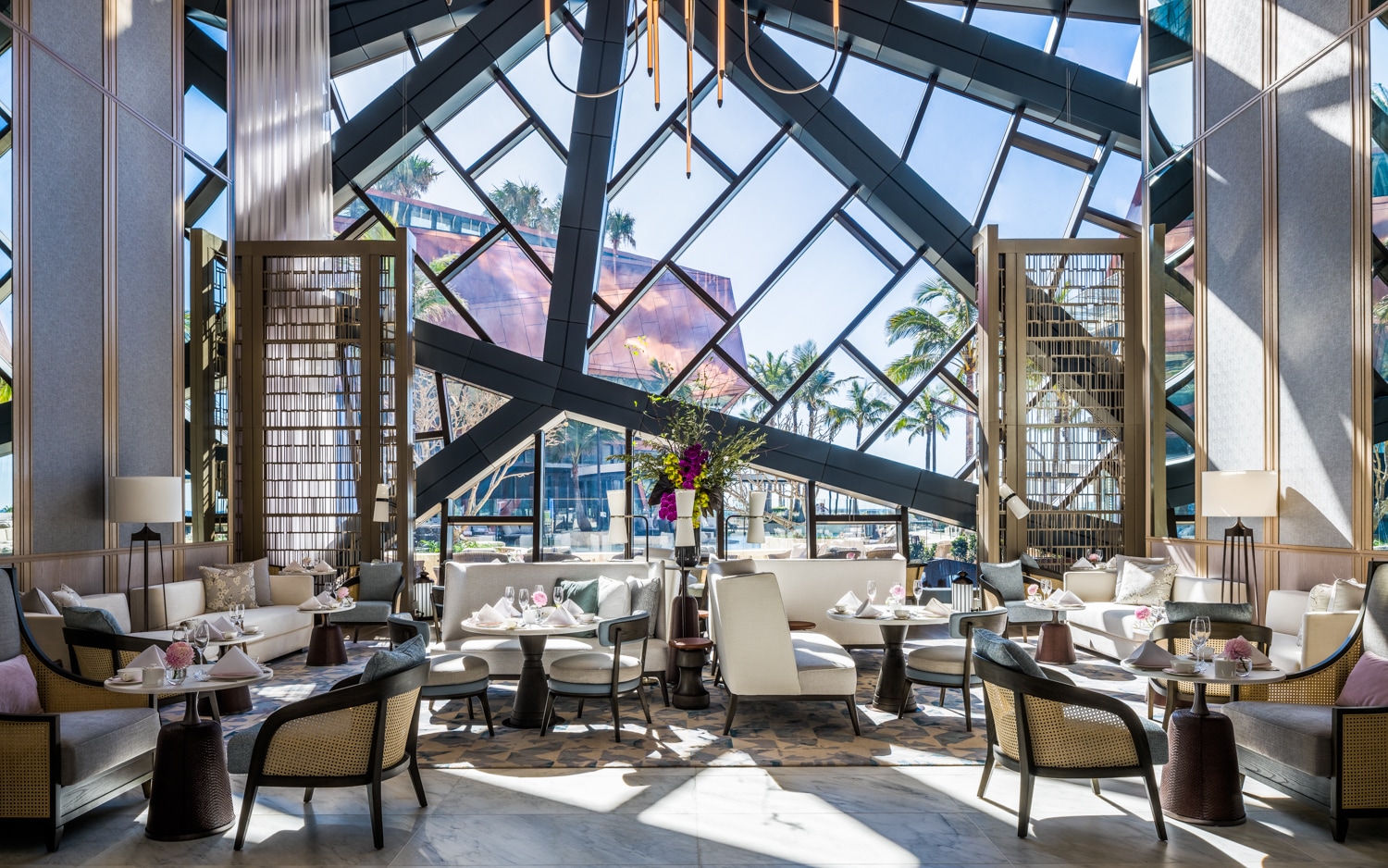 https://www.langhamhotels.com/content/dam/langhamhotels/dynamicmedia/pacific/the-langham-gold-coast-tlgdc/restaurants/tlgdc_palm_court_morning_2022_lores_rgb.jpg